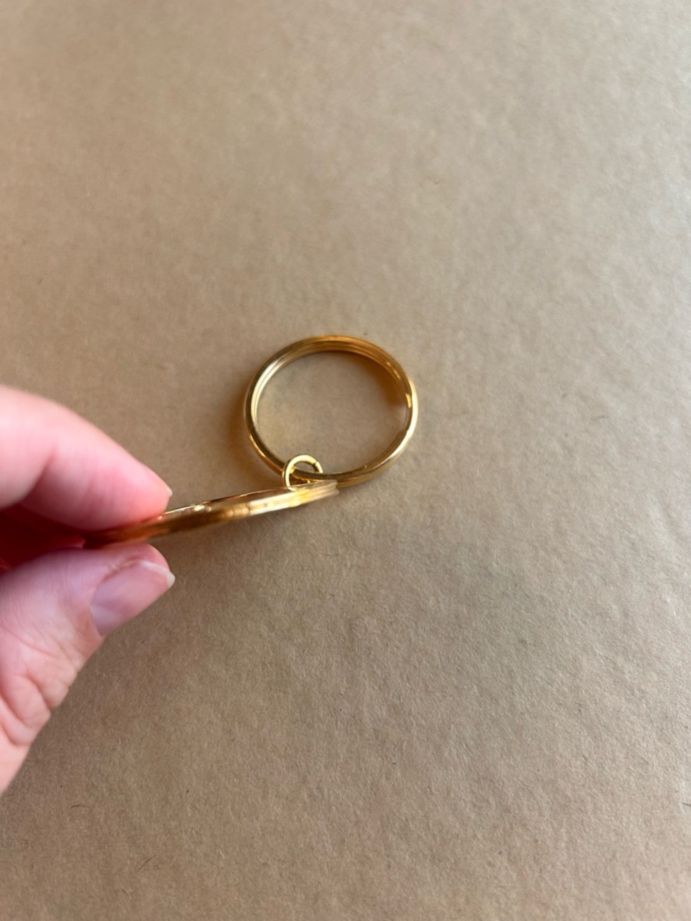 Vintage Givenchy Gold Circular Logo Keychain - Picture 3 of 3